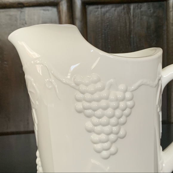 Colony Harvest Milk Glass 72oz. Ice Lip Pitcher - Picture 2 of 13